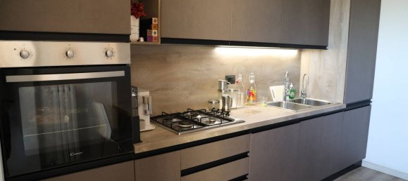 5-salle Appartement à Opera, Italy No. 6958 10