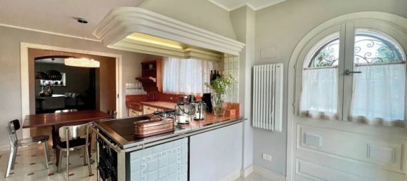 5 bedrooms Villa in Udine, Italy No. 333025 7