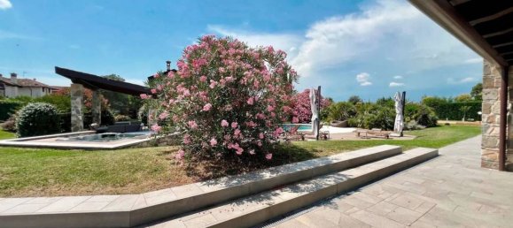 5 bedrooms Villa in Udine, Italy No. 333025 32