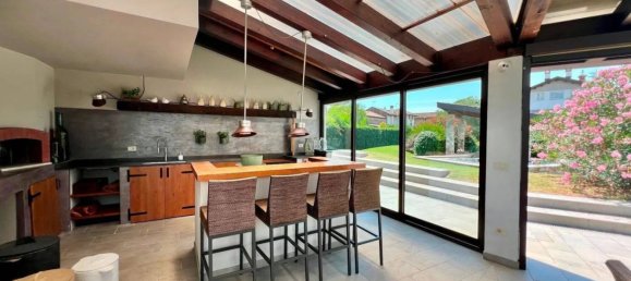 5 bedrooms Villa in Udine, Italy No. 333025 26