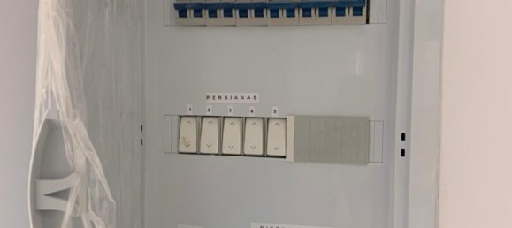 52m² Commercial property in Guardamar del Segura, Spain No. 56325 7