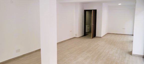 52m² Commercial property in Guardamar del Segura, Spain No. 56325 4