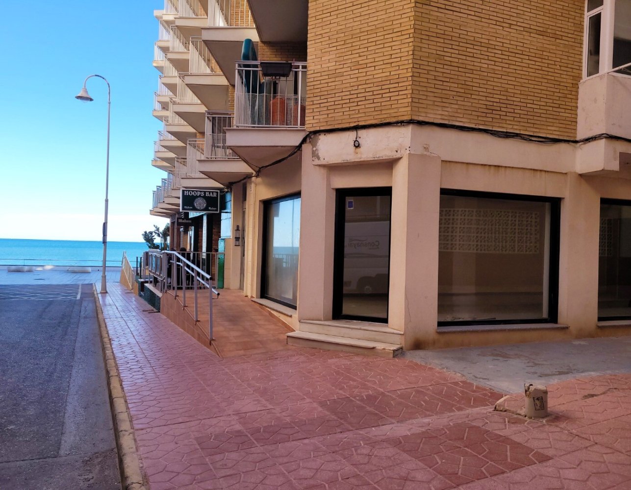 52m² Commercial property in Guardamar del Segura, Spain No. 56325