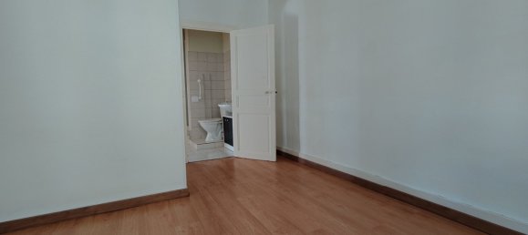 231m² Building in Luynes, France No. 245202 4