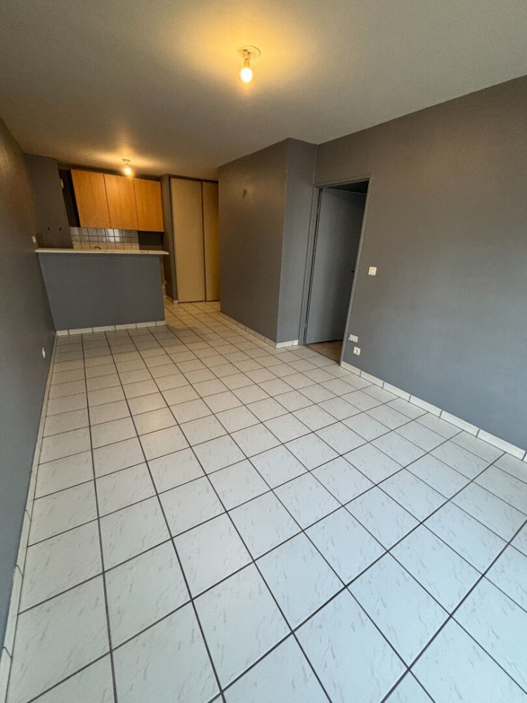 Apartamento de 1 dormitorio en Reims, France No. 153181