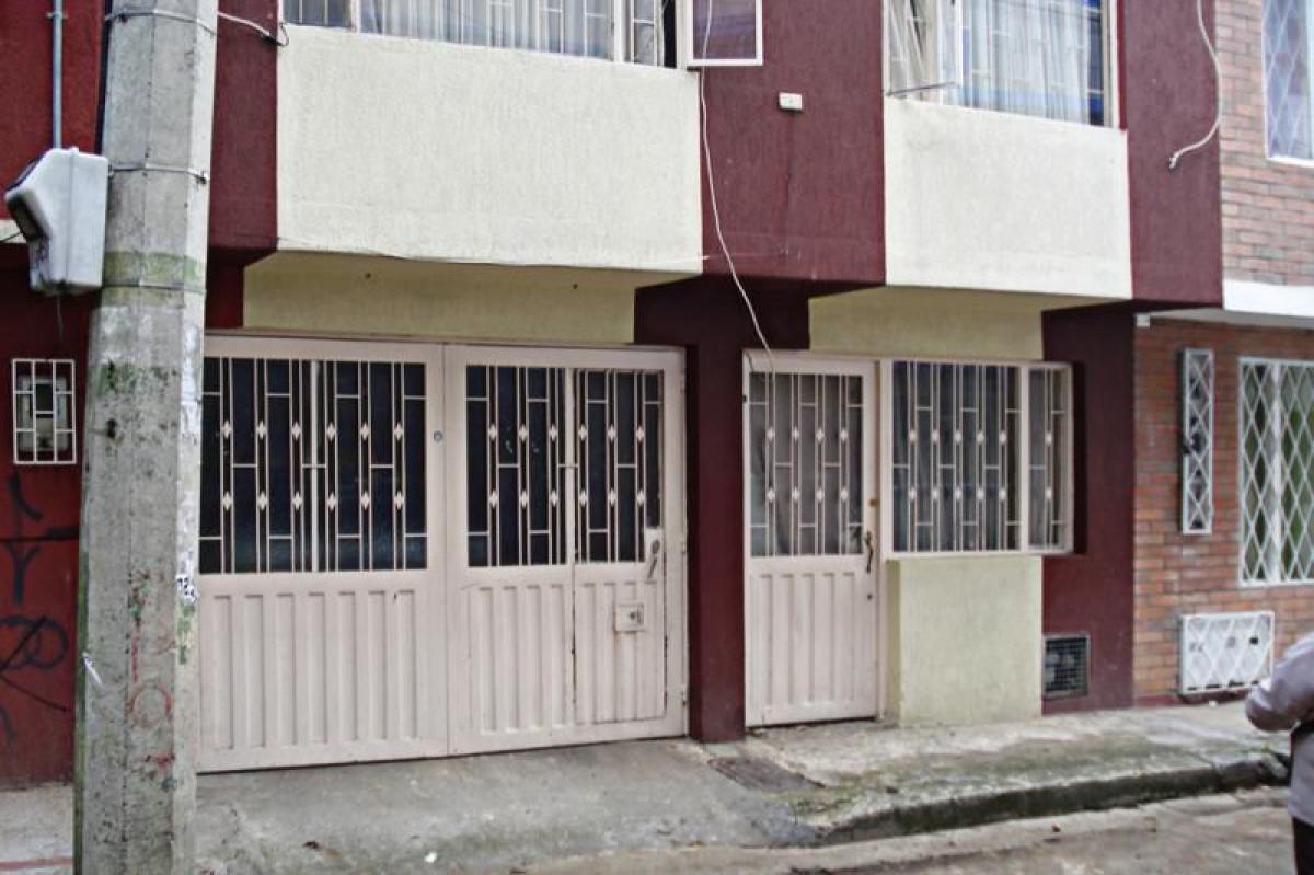 3 bedrooms House in Bogota, Colombia No. 13261