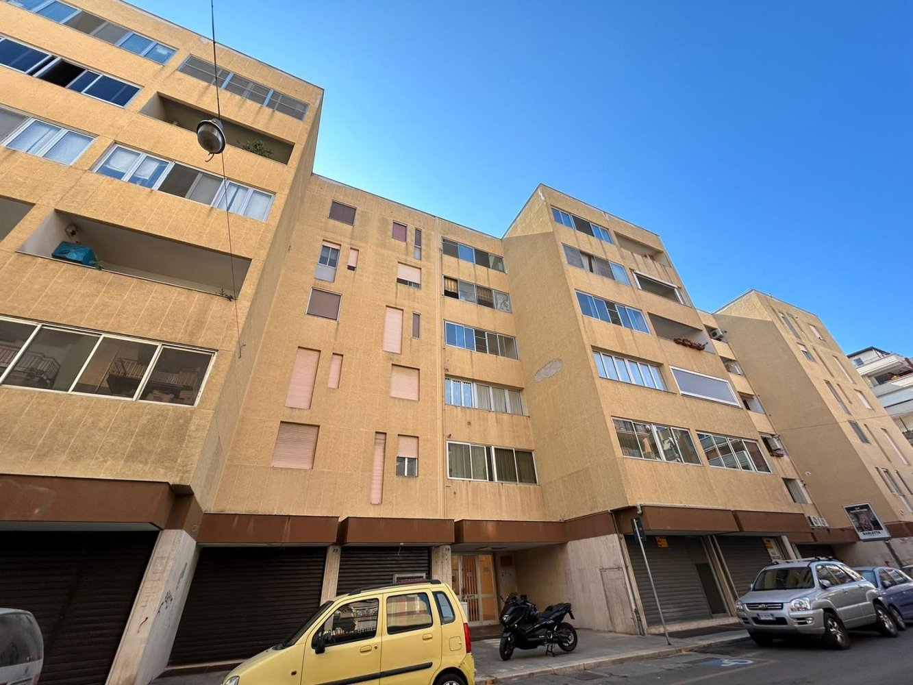 Квартира с 4 комнатами в Барлетта, Италия № 118733