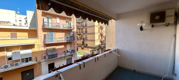 Квартира с 4 комнатами в Барлетта, Италия № 118733 5