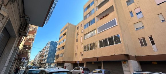 Квартира с 4 комнатами в Барлетта, Италия № 118733 3