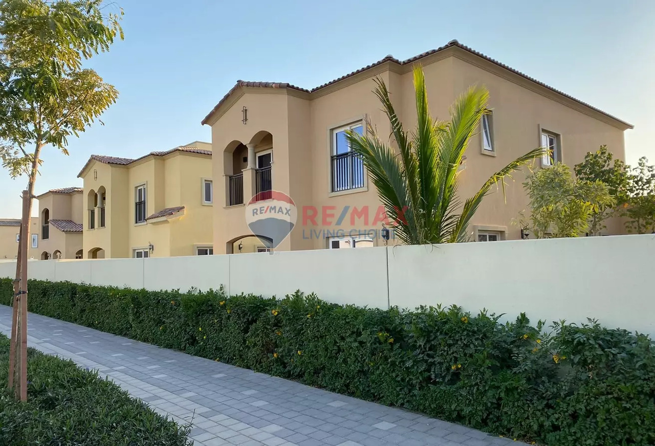 4 Schlafzimmer Villa in Dubai Land, UAE, Nr. 1581