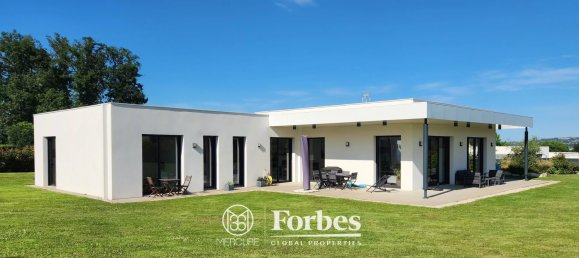 4 bedrooms Villa in Vichy, France No. 208174 3