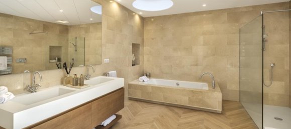 12 bedrooms Villa in Marbella, Spain No. 102118 16