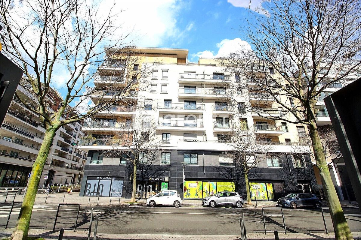  موقف سيارات في Bois-Colombes, France 12متر مربع رقم 121330