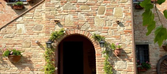 3 bedrooms House in Cortona, Italy No. 153 4