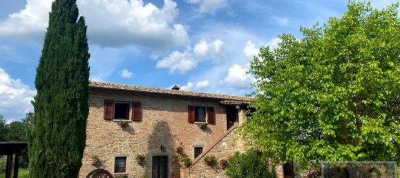 3 bedrooms House in Cortona, Italy No. 153 3