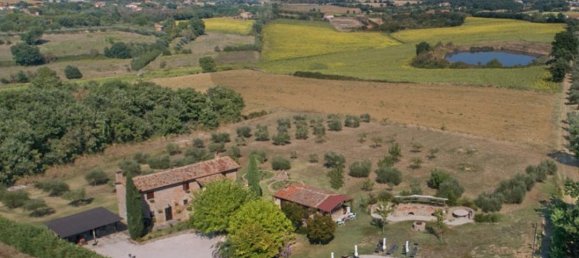 3 bedrooms House in Cortona, Italy No. 153 2