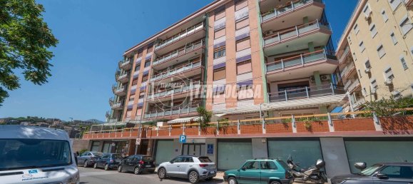 3 bedrooms Apartment in Messina, Italy No. 326906 2