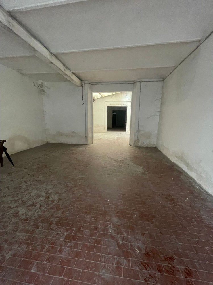 Propiedad comercial en Prato, Italy 146 m² No. 89541