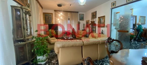 Apartamento de 6 habitaciónes en La Spezia, Italy No. 5179 2