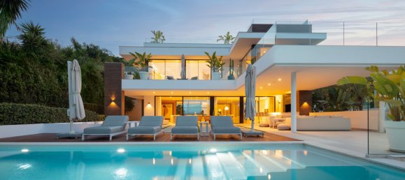 5 bedrooms Villa in Marbella, Spain No. 72779 2