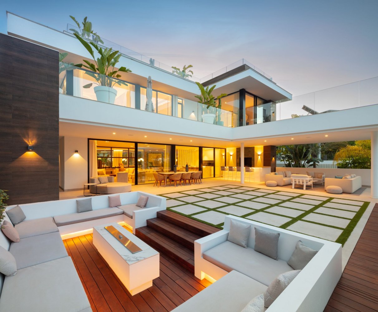 5 bedrooms Villa in Marbella, Spain No. 72779