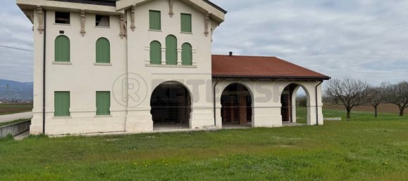 4 bedrooms Villa in Sandrigo, Italy No. 211041 2