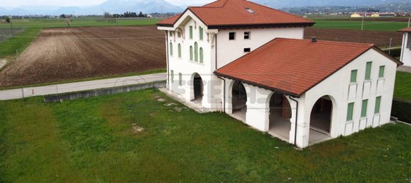 4 bedrooms Villa in Sandrigo, Italy No. 211041 13