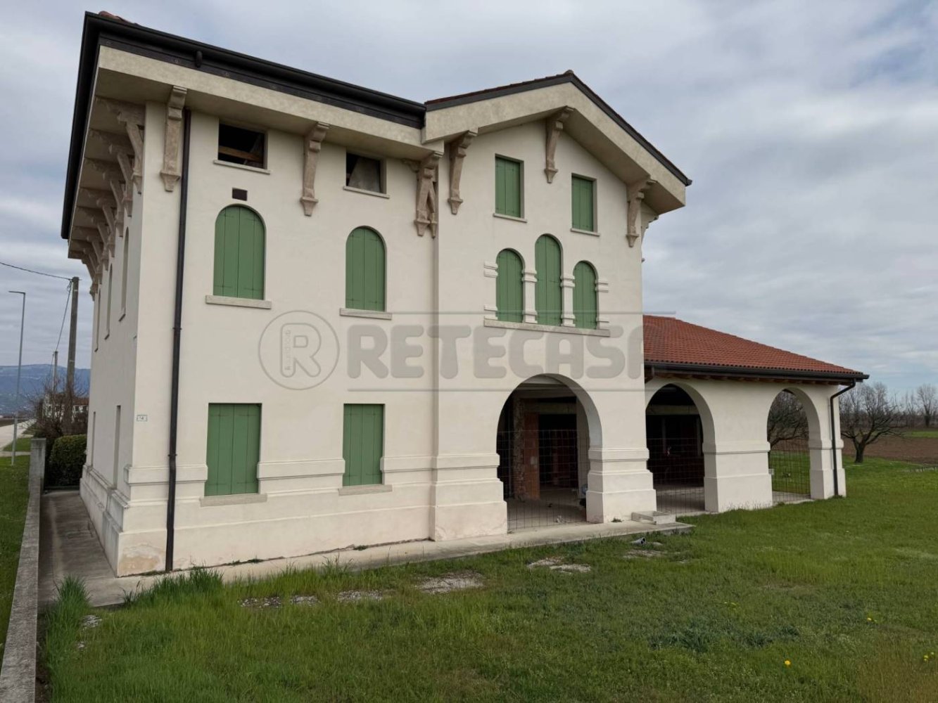 4 bedrooms Villa in Sandrigo, Italy No. 211041