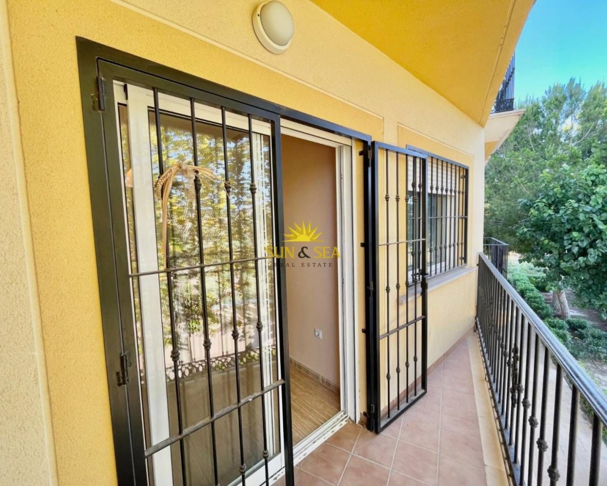 4 bedrooms Apartment in Alicante, Spain No. 166813