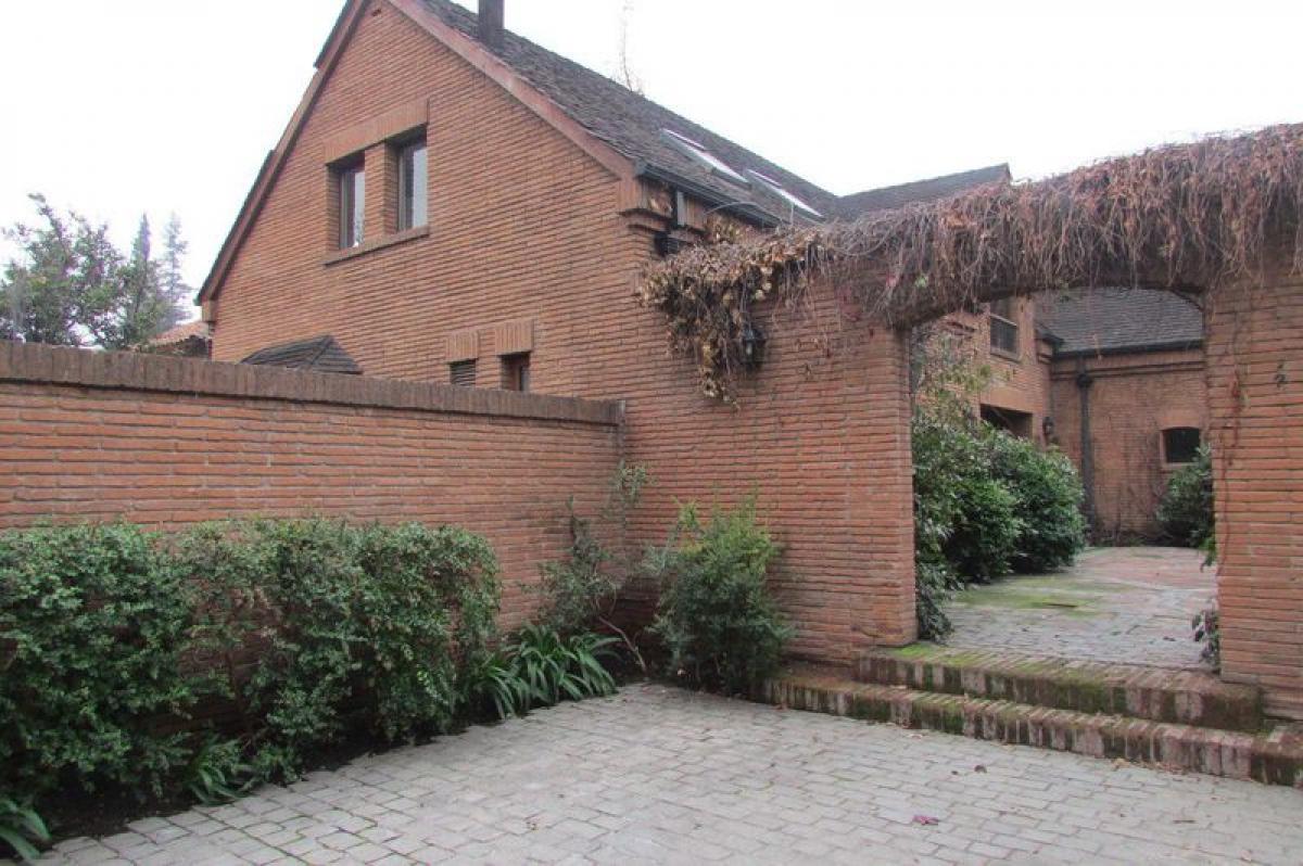 Casa de 4 dormitorios en Santiago, Chile No. 1548