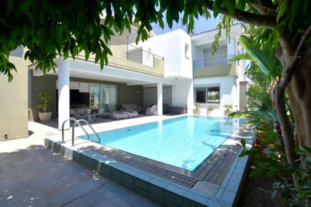 4 bedrooms Villa in Limassol, Cyprus No. 1975