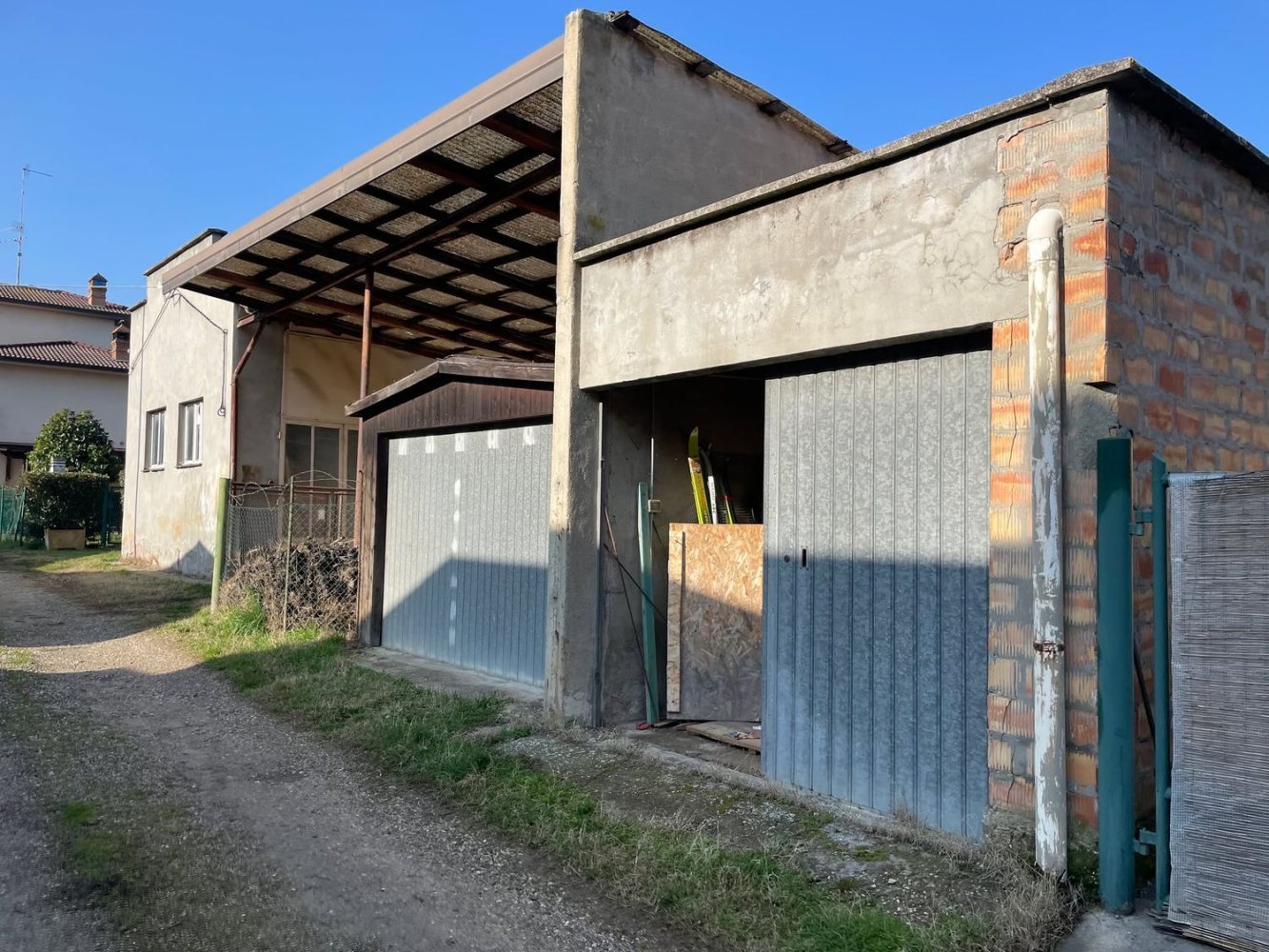 180m² Garage in Casalfiumanese, Italy No. 224020