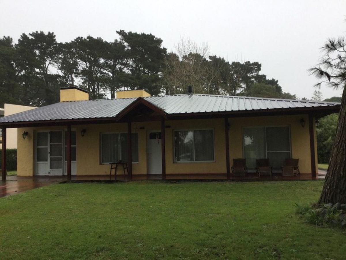 3 bedrooms House in Mar del Plata, Argentina No. 90478