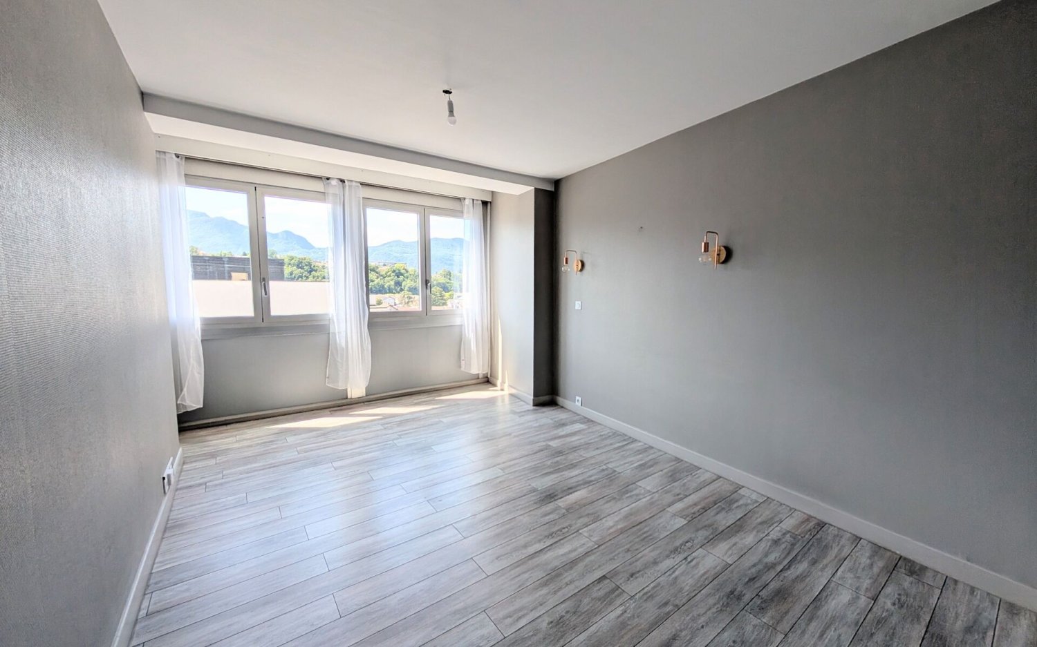 2-salle Appartement à Aix-les-Bains, France No. 337629