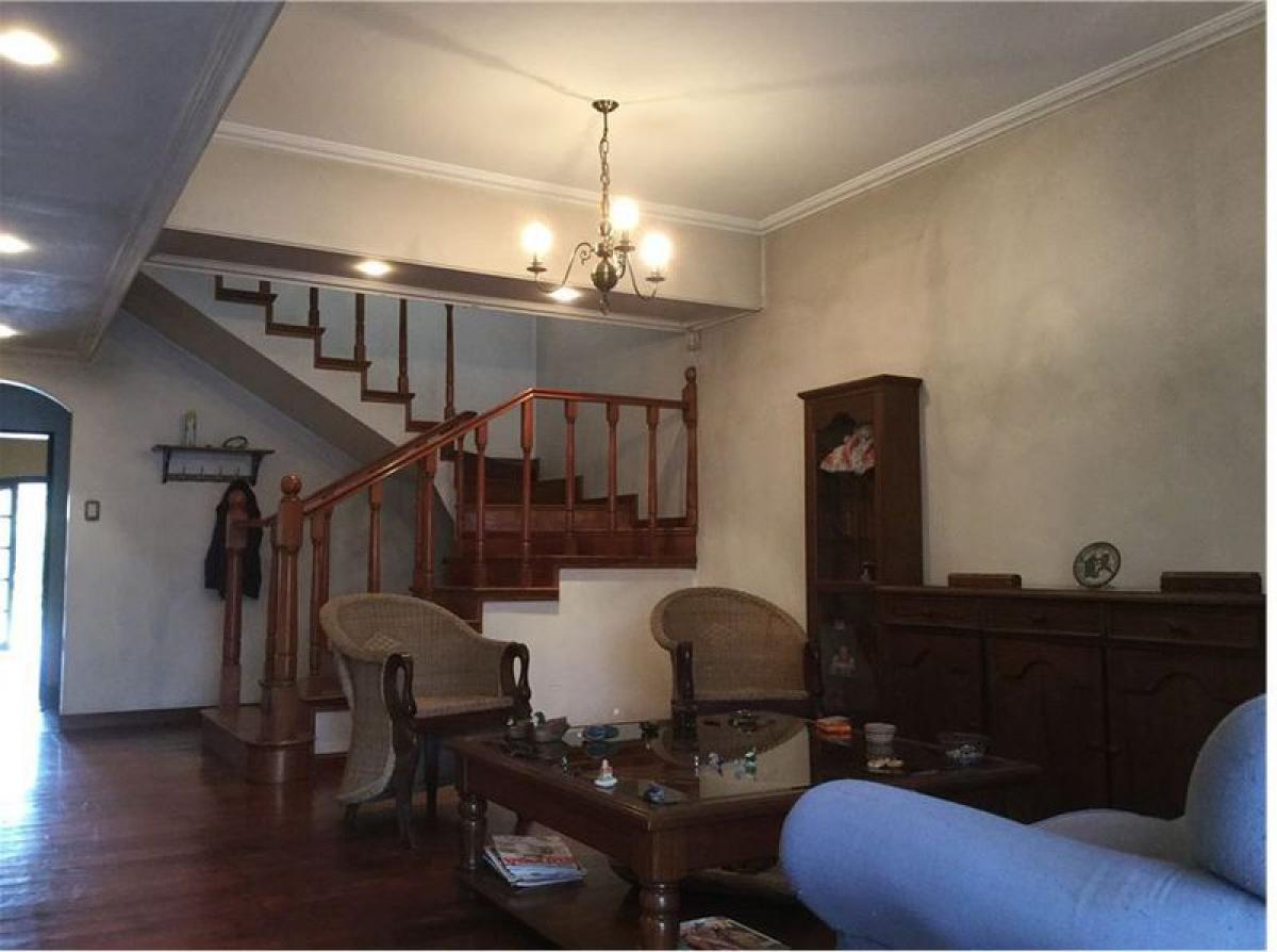 4 bedrooms House in Moron, Argentina No. 56404