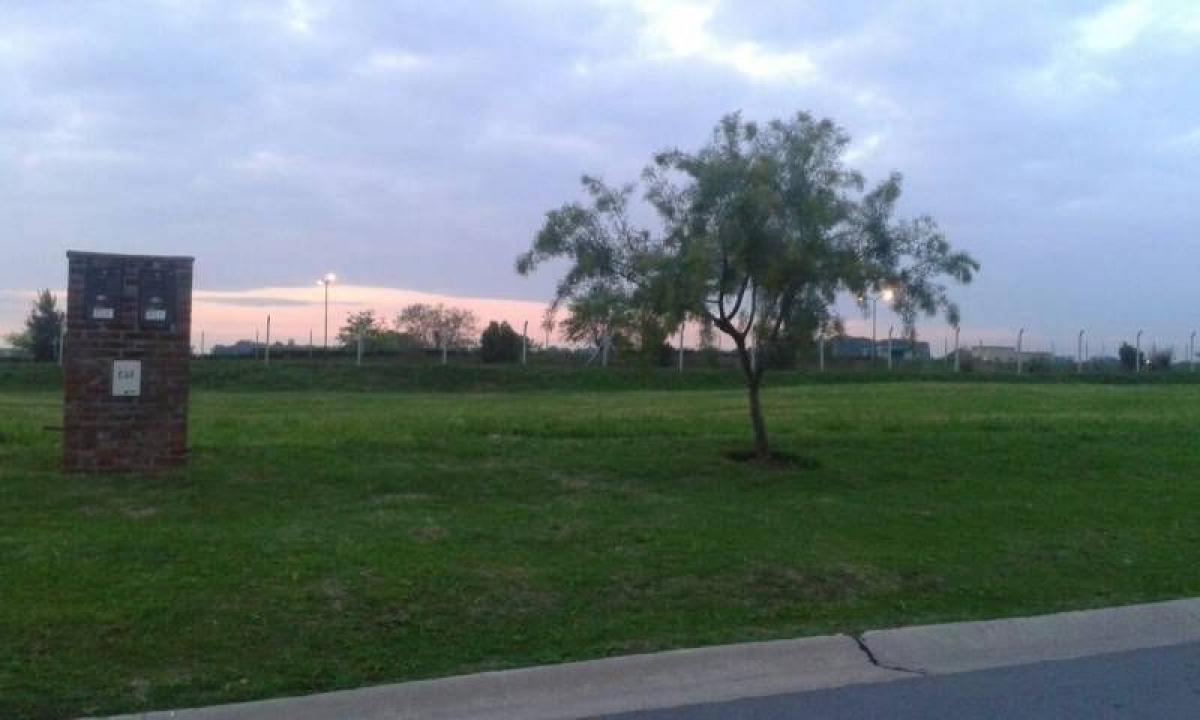 Земельный участок в Эскобар, Аргентина № 118394