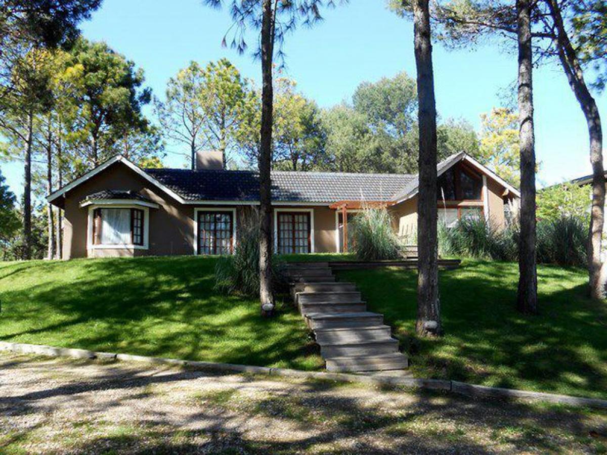 3 bedrooms House in Mar del Plata, Argentina No. 77102