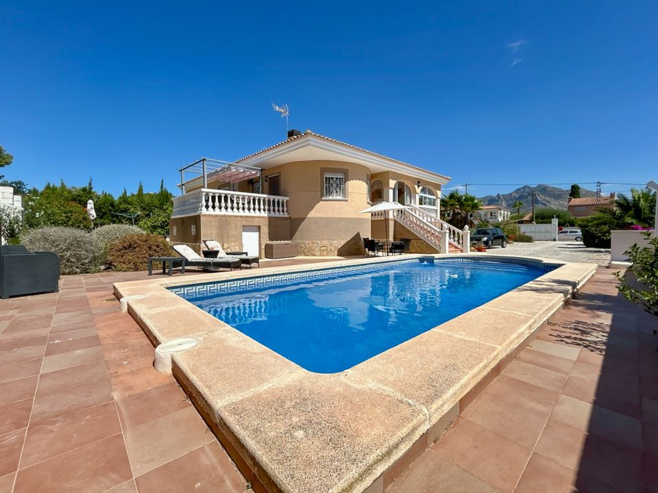 3 bedrooms Villa in Busot, Spain No. 256477