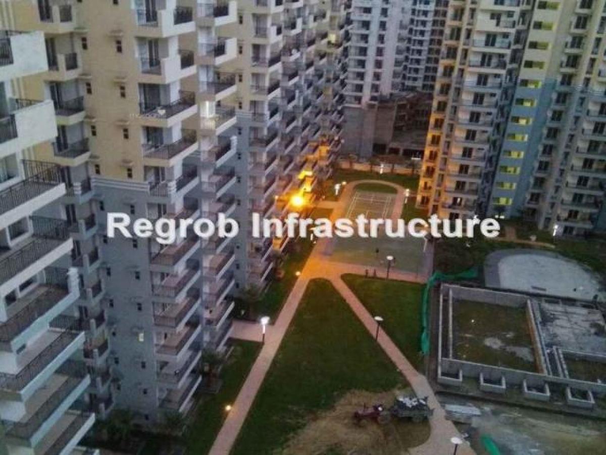 3 bedrooms House in Noida, India No. 66958