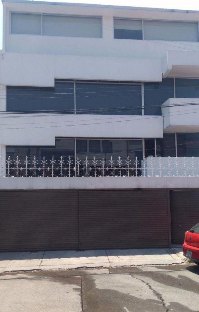 243m² Building in Naucalpan de Juarez, Mexico No. 201172
