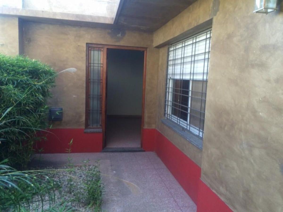 2 bedrooms House in Quilmes, Argentina No. 8103