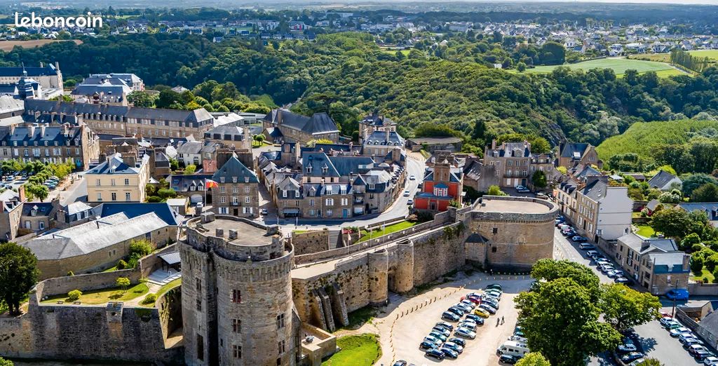 Квартира с 2 спальнями в Динан, Франция № 195503