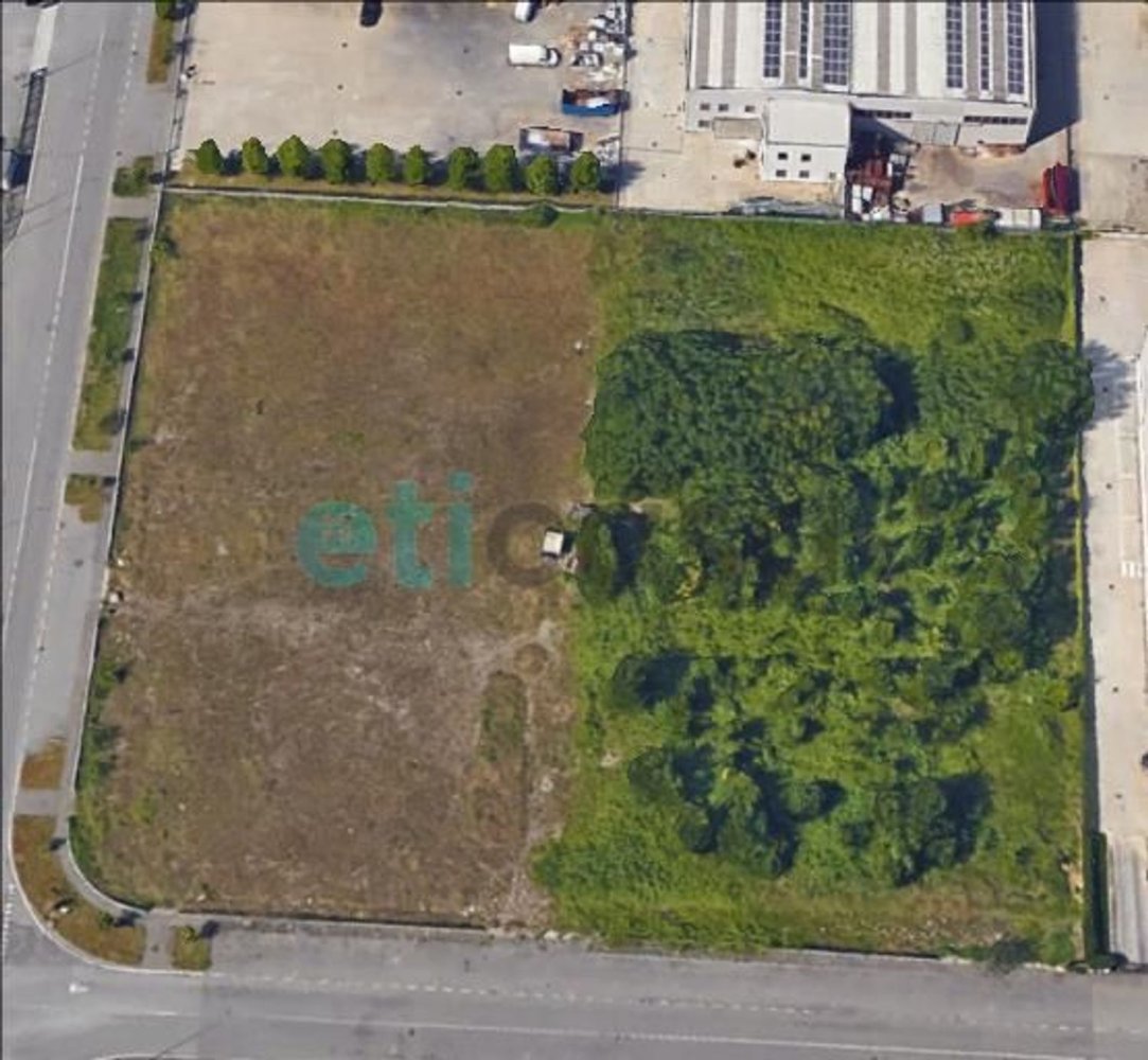 Terreno en Piacenza, Italy 10000 m² No. 121000