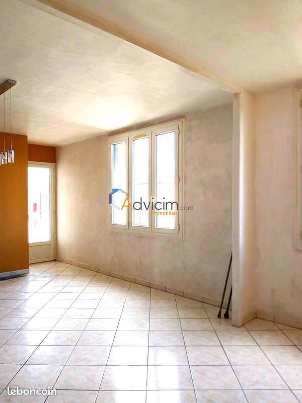 2 Schlafzimmer Wohnung in Saint-Jean-de-la-Ruelle, France, Nr. 74585