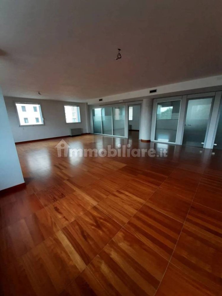 Bureau à Padua, Italy 220m² No. 374583