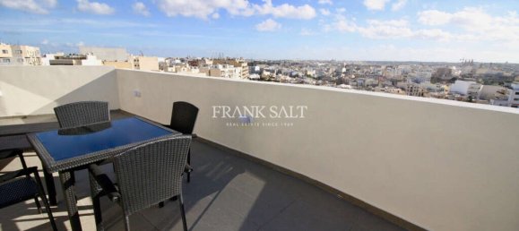 2 bedrooms Penthouse in Msida, Malta No. 3492 2