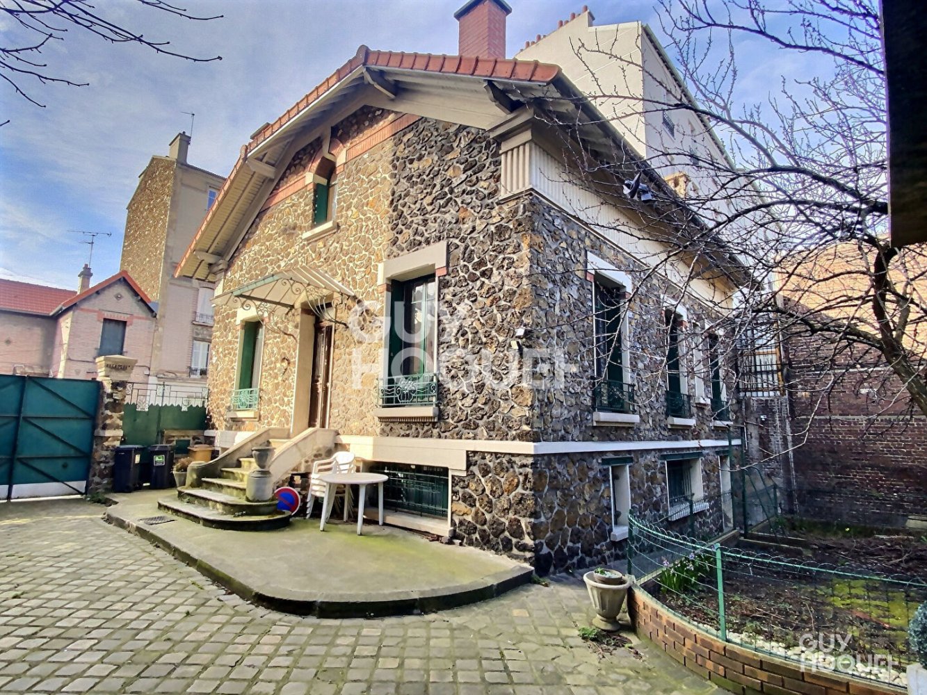 6 bedrooms House in La Courneuve, France No. 130902