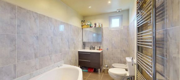 3 bedrooms House in Chelles, France No. 333351 7