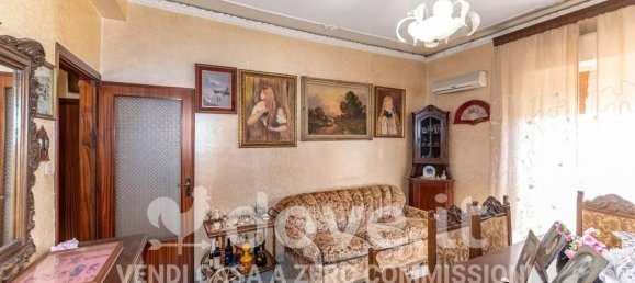 3-salle Appartement à Messina, Italy No. 19707 6