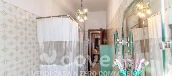 3-salle Appartement à Messina, Italy No. 19707 19